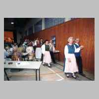 59-09-1030 1. Kirchspieltreffen 1995. Ausmarsch der Volkstanzgruppe.JPG